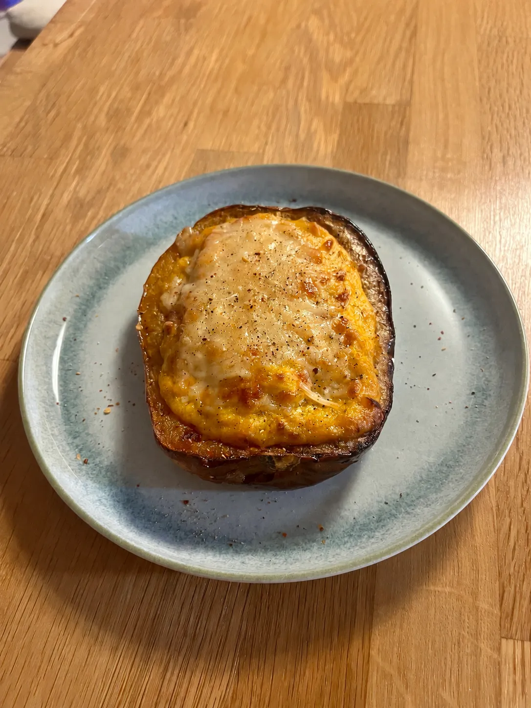 Überbackener Butternut-Kürbis mit Halloumi, Rüebli und Champignons
