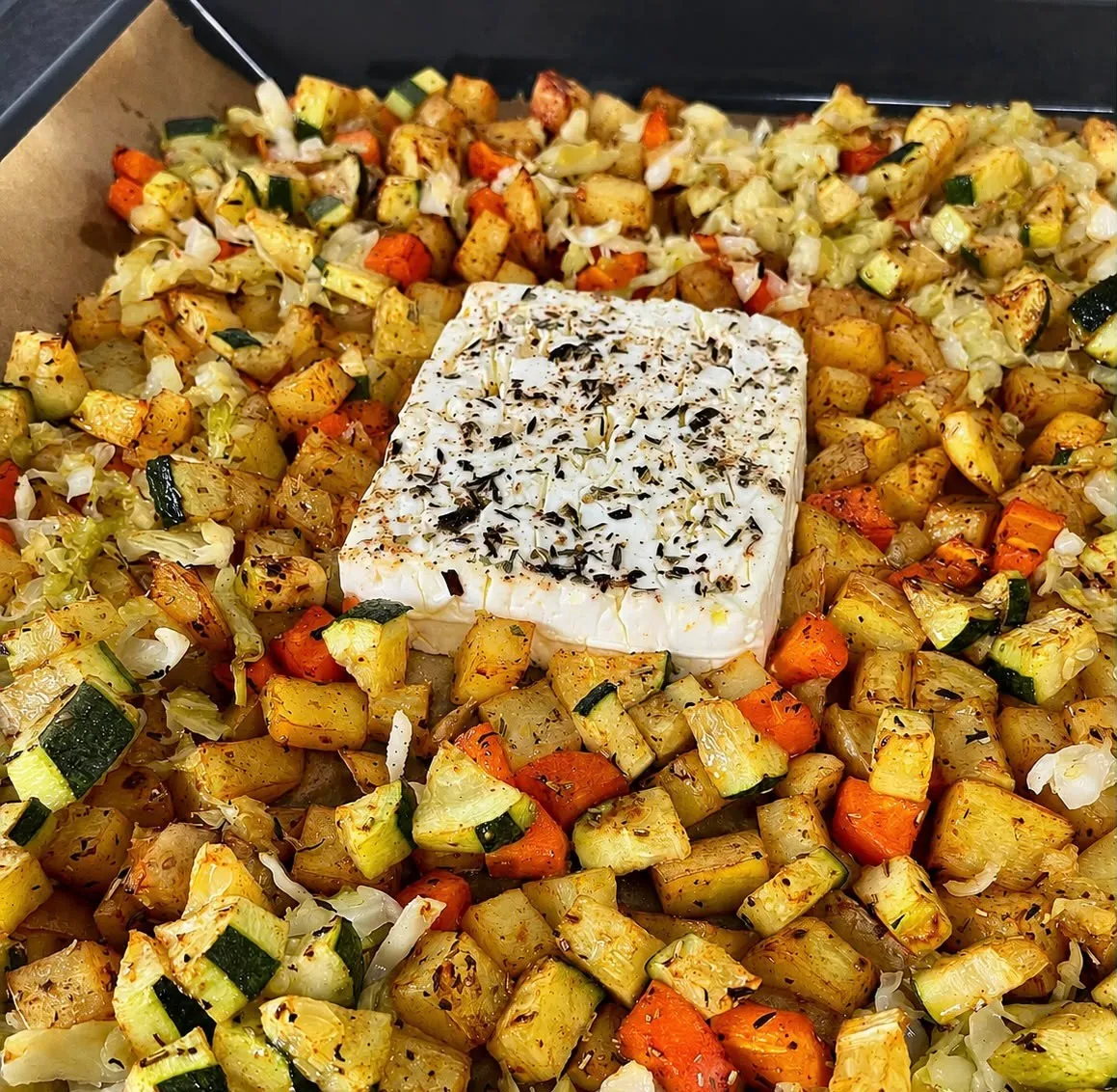 Ofengemüse mit Weisskohl, cremigem Feta & Honig