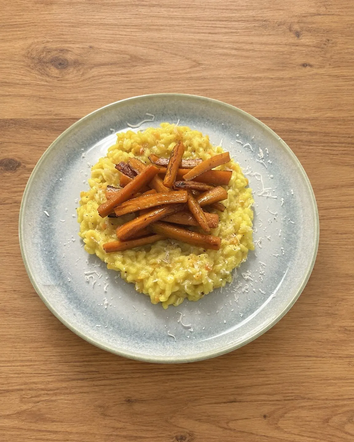 Prosecco-Risotto mit roten Linsen und glasierten Karotten